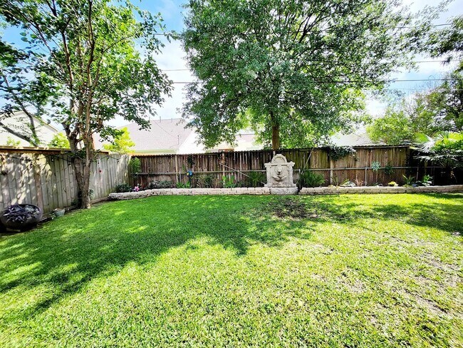 Building Photo - 1415 Wakefield Dr