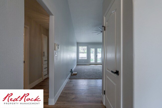 Building Photo - 3 Bedroom Home With 2 Car Garage In St. George