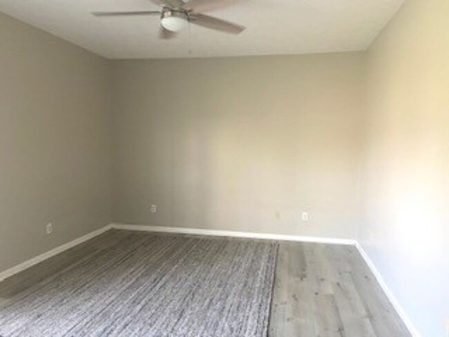 Building Photo - Beautiful home on quiet cul-de-sac! Very c...