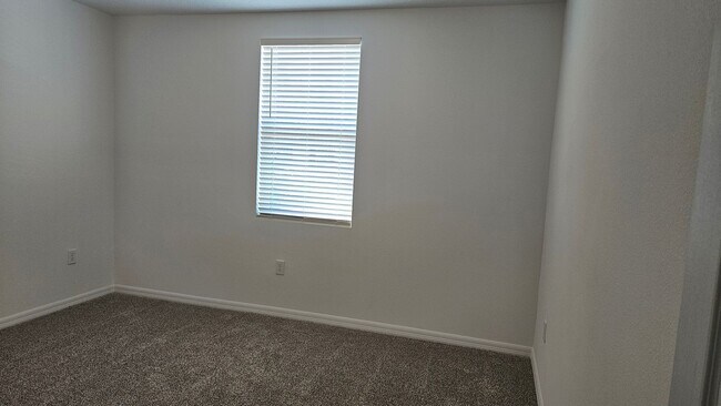 Building Photo - Like New Home in Deer Run at Crosswinds!