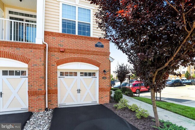 Building Photo - 23230 Milltown Knoll Square