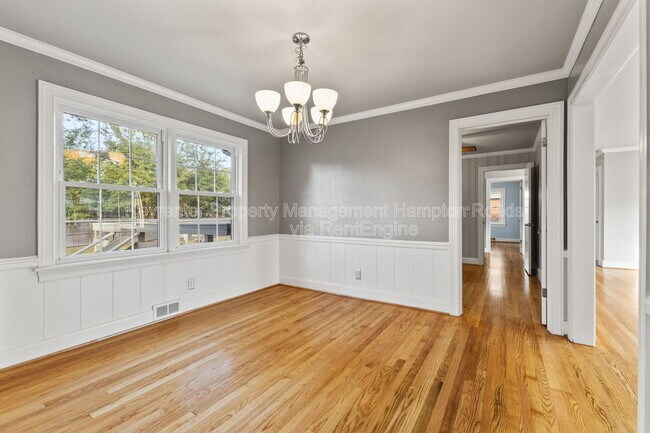 Building Photo - 4900 Briarwood Ln