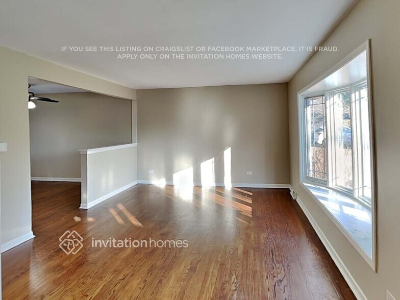 Building Photo - 9922 S 86th Ave