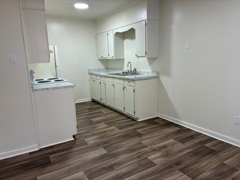 Building Photo - 726 N Slemons St