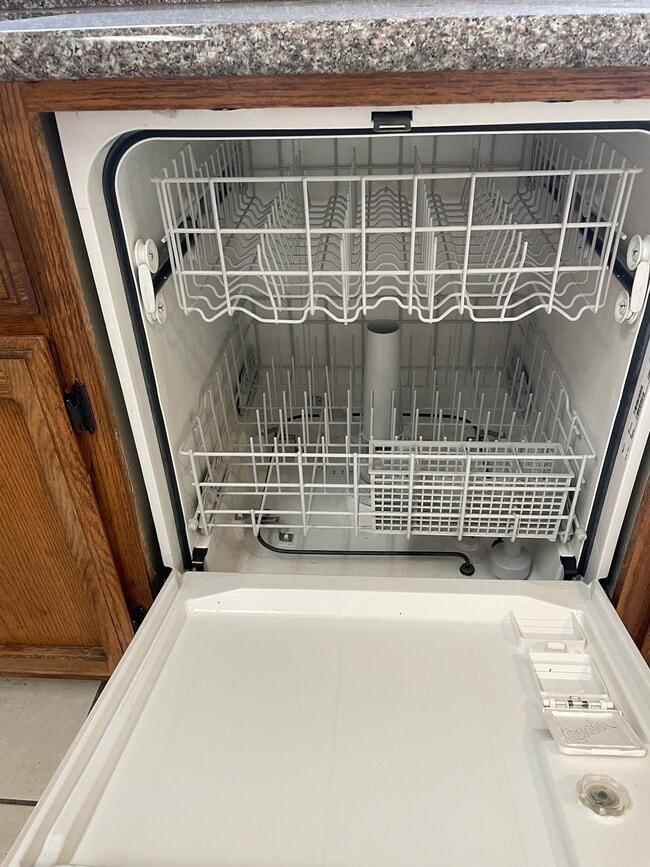 Building Photo - 1008 Shadow Ridge Dr