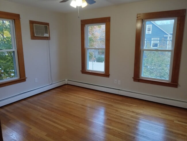 Building Photo - 109 S Cherry St