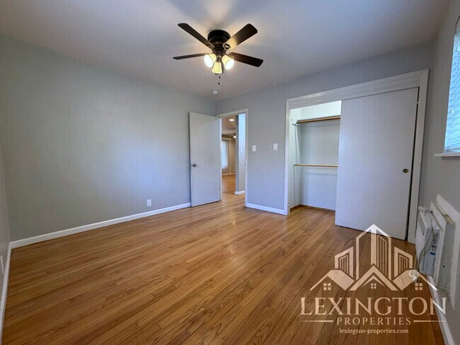 Building Photo - Charming 2 Bedroom Home with Large Backyard & Garage