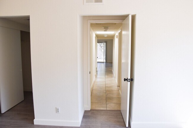 Building Photo - Cypress (125-127) South