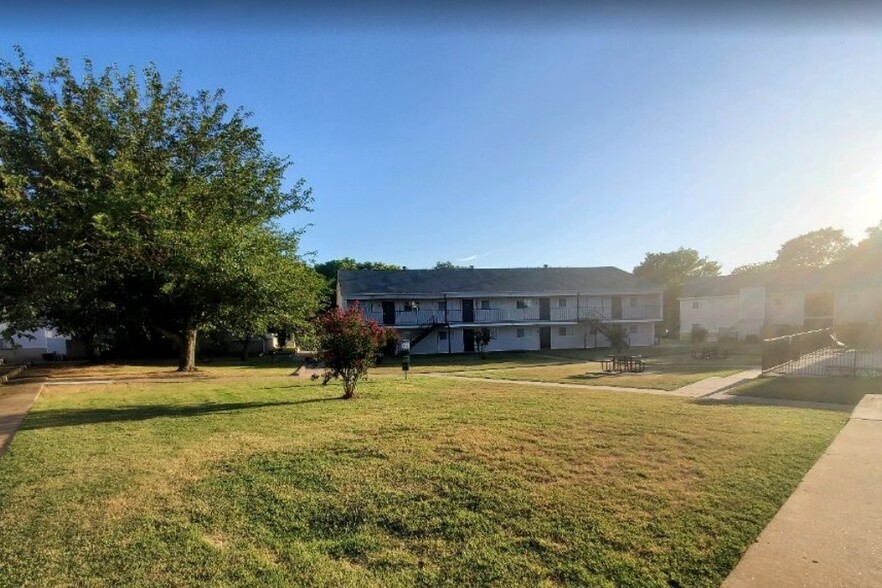 Building Photo - Huntington Place Apartments