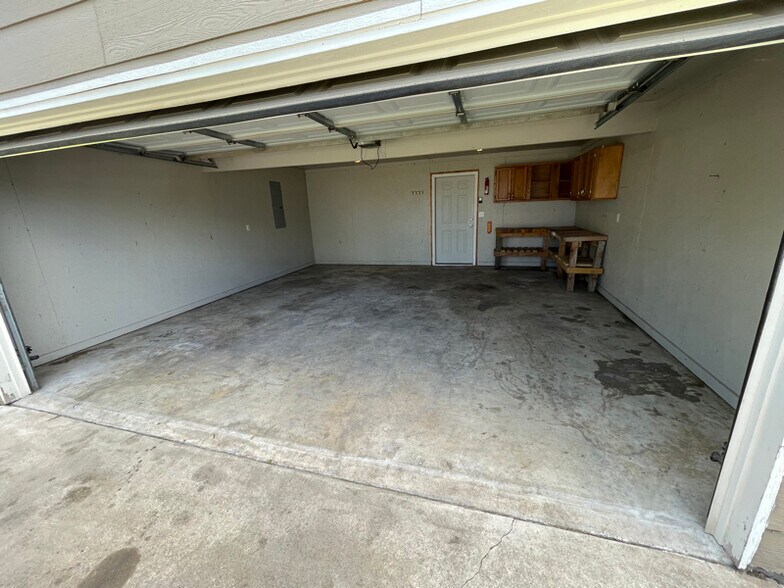 Building Photo - 63161 E 291 Rd