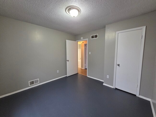 Building Photo - 4417 Don St