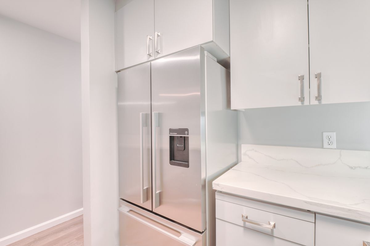 Building Photo - 650 Chestnut St