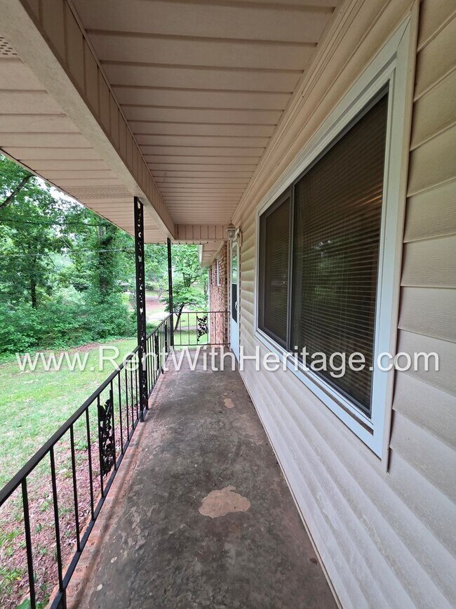 Building Photo - Gorgeous 4 Sided Brick Home/ Upgrades Galore/ Full Unfinished Basement