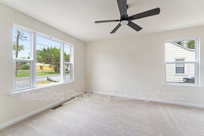 Building Photo - 105 Hillcrest Dr