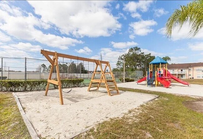 Building Photo - 2051 Royal Bay Blvd