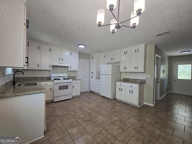 Building Photo - 938 Iron Gate Blvd