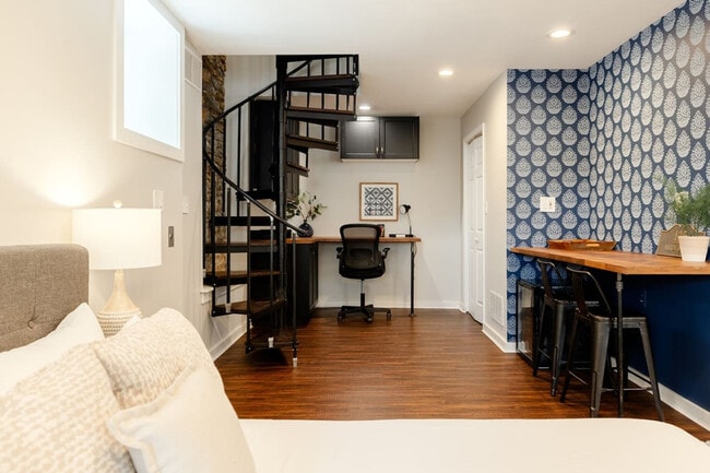 Building Photo - 1354 Broadway-SI ID1056136P