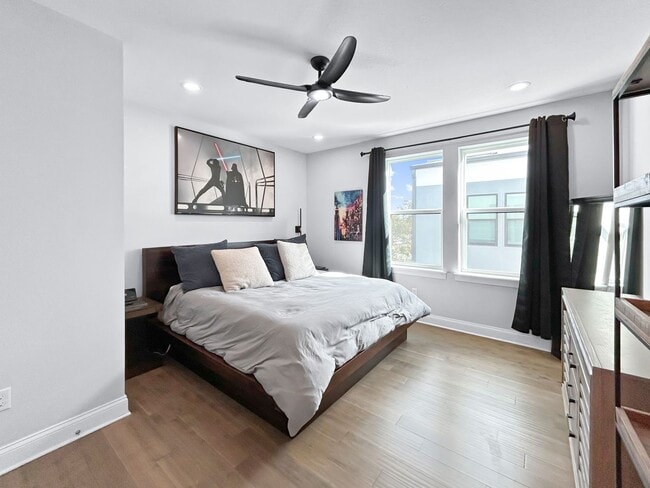 Building Photo - Stunning Townhome in the Heart of Tampa with Rooftop Terrace - 3beds|3.5bath