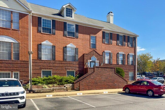 Building Photo - 674 Gateway Dr SE