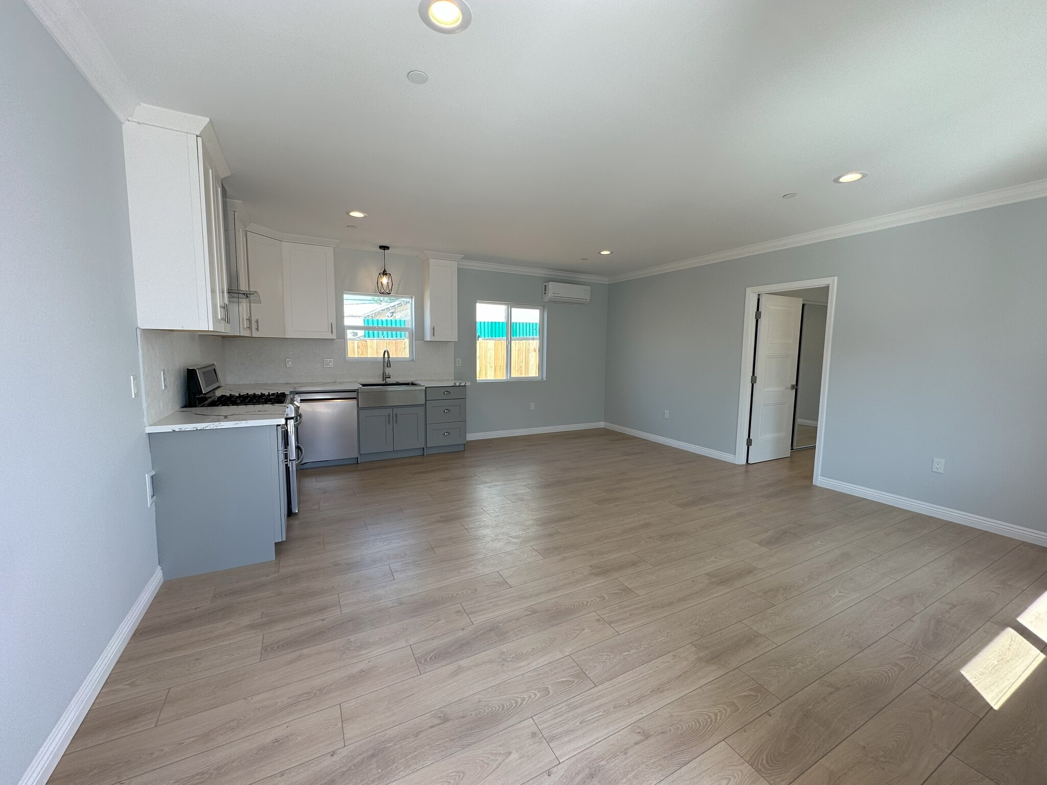Building Photo - 515 Archwood Pl