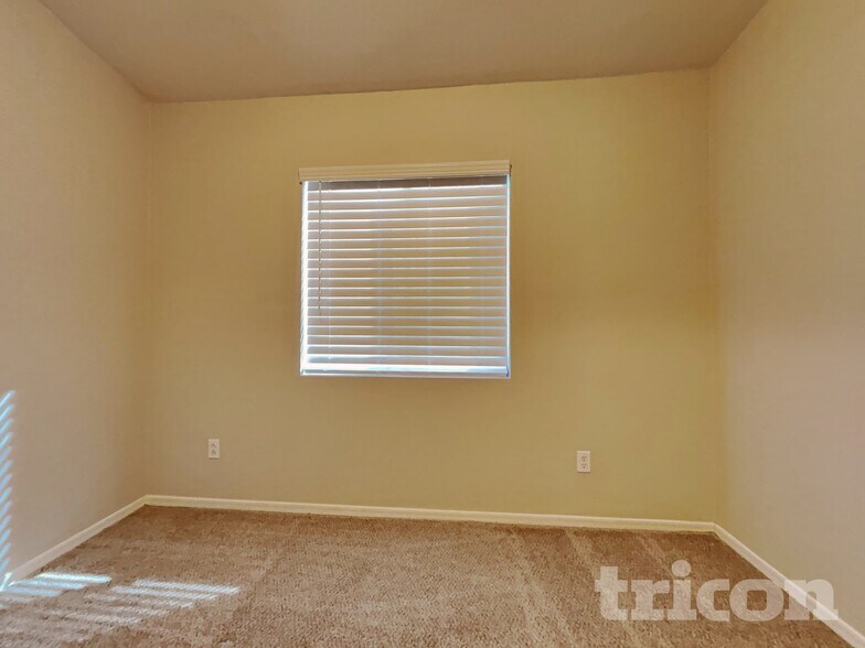 Building Photo - 12429 W Larkspur Rd