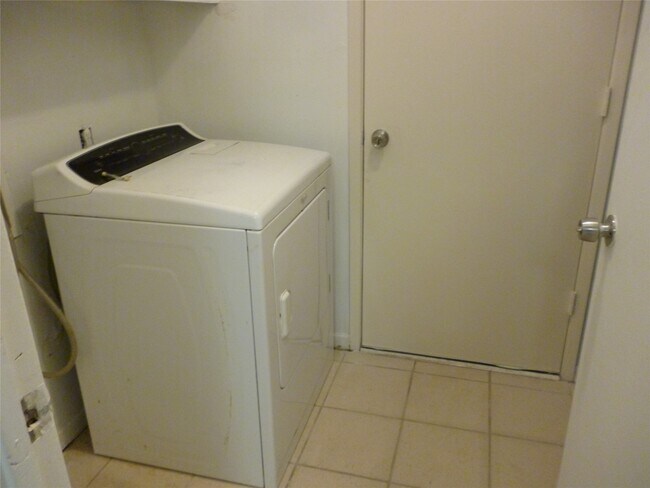 Building Photo - 2822 Mesquite Dr