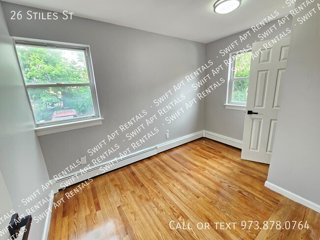 Building Photo - 26 Stiles St