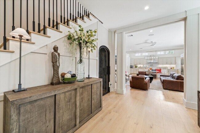 Building Photo - 1136 Woodland St