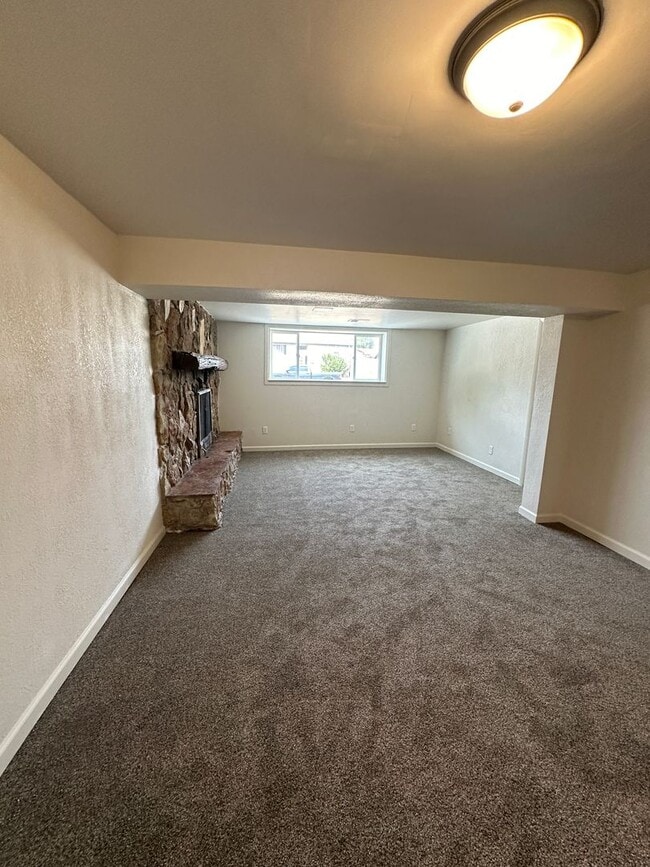 Building Photo - 4bed Rental June 2026