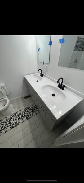 Building Photo - 400 McIver St