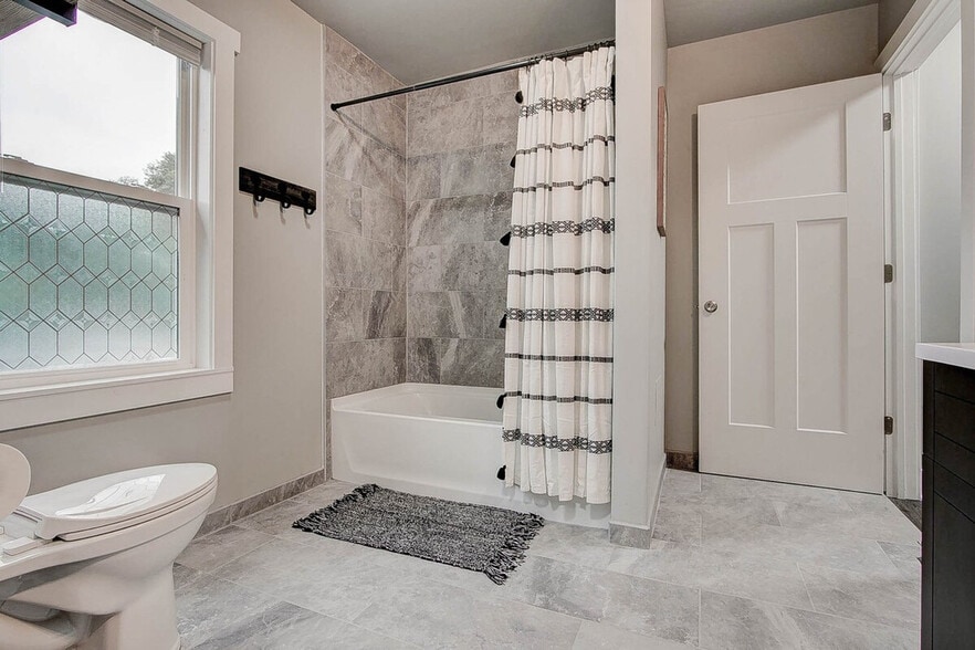 Building Photo - 42 S Holmes Ave