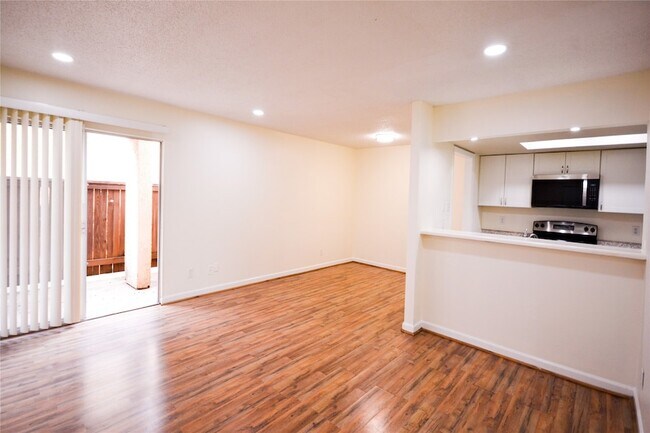 Building Photo - 12816 Midway Rd