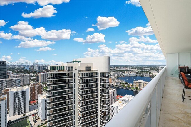 Building Photo - 1830 S Ocean Dr