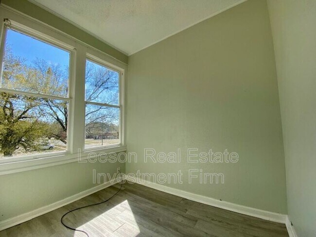 Building Photo - 523 1/2 WICHITA ST