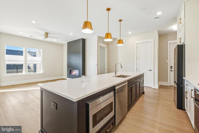 Building Photo - 23651 Havelock Walk Ter