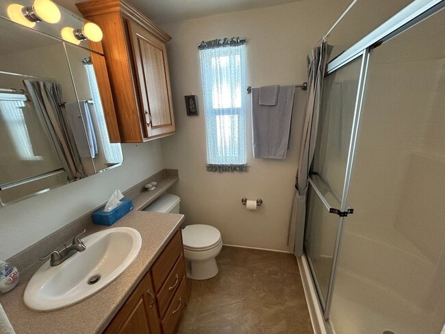 Building Photo - 17200 W Bell Rd