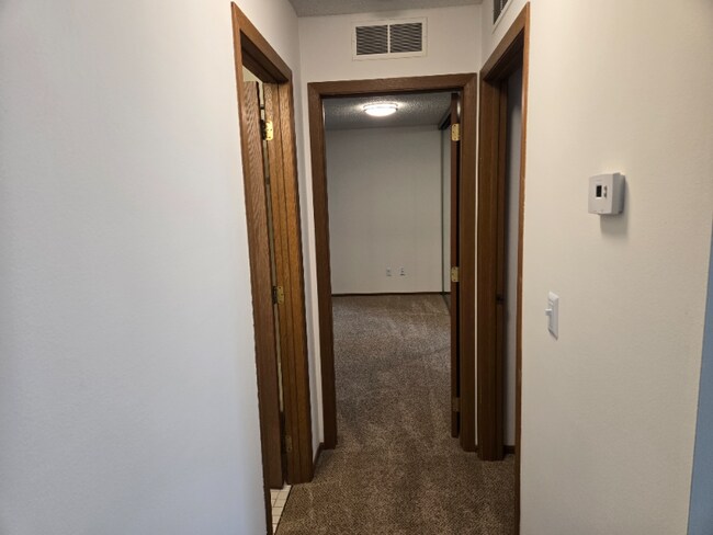 Building Photo - 6471 Hummingbird Ln