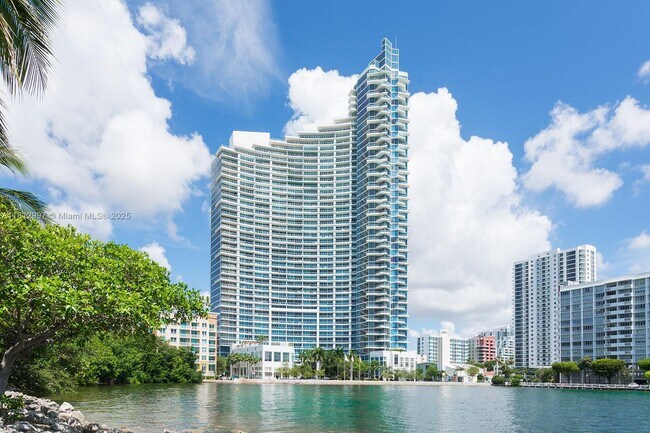 Building Photo - 2020 N Bayshore Dr