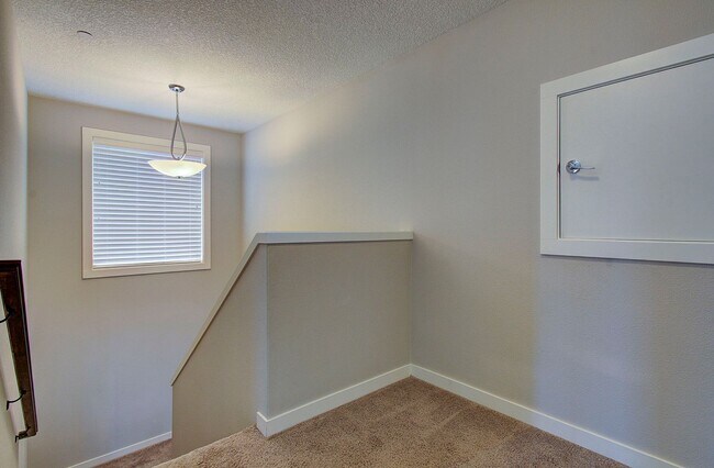 Building Photo - STUNNING CAMAS NORTH HILLS 4 BR, 3.5 BATH ...