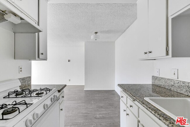 Building Photo - 1811 Parnell Ave