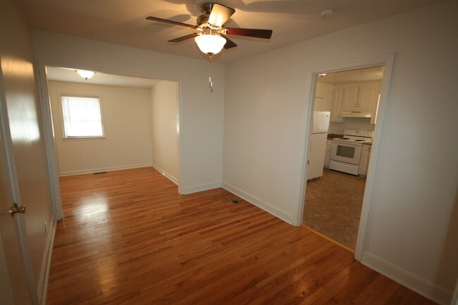 Building Photo - Spacious Walltown House - All Appliances -...
