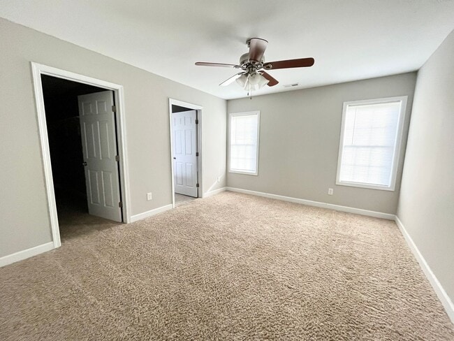 Building Photo - 108 Oakwood Ct