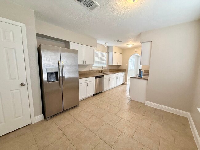 Building Photo - 16730 Frigate Dr
