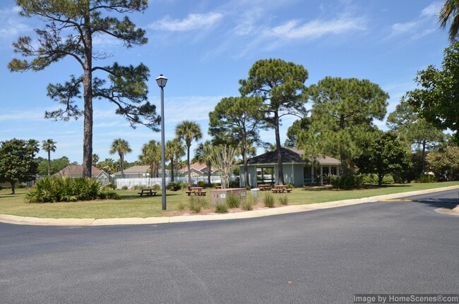 Building Photo - 437 S Shore Dr
