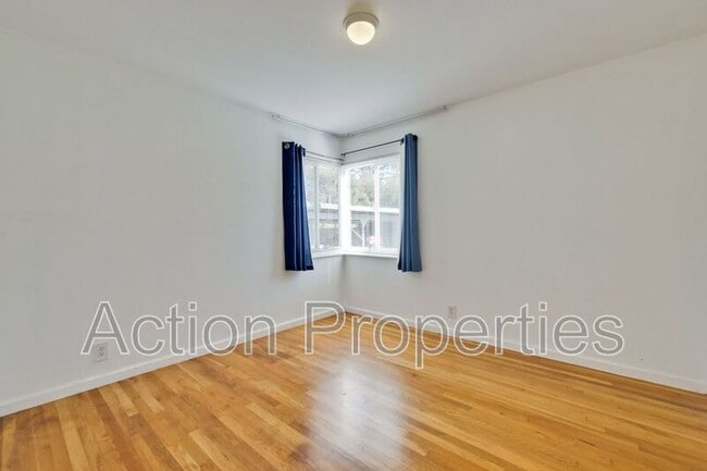 Building Photo - 2709 Alma St