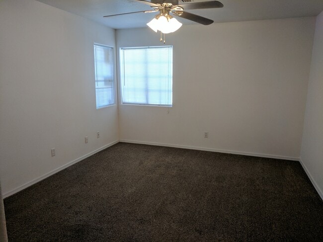 Building Photo - Beautiful Home on Green Belt in Palo Verde Meadows