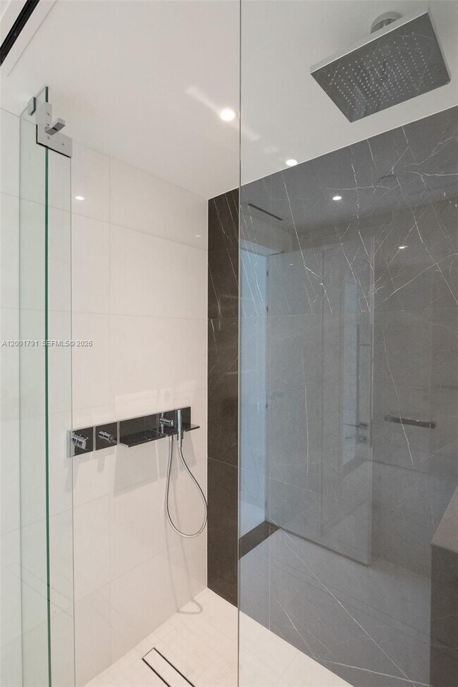 Building Photo - 300 Biscayne Blvd Way