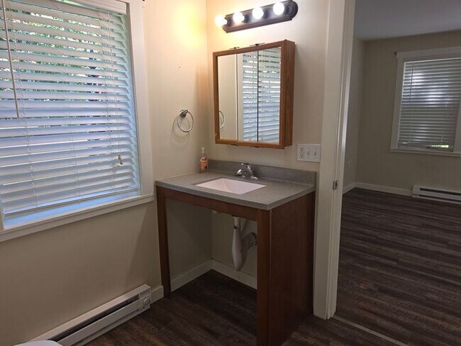Building Photo - 3 bedroom home Eau Claire