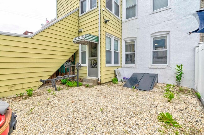 Building Photo - 164 Orient St