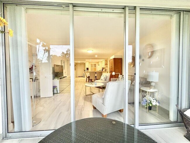 Building Photo - 3800 Oaks Clubhouse Dr